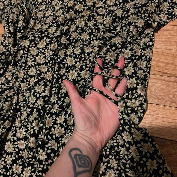 Basic Editions Black floral romper - Picture 4 of 7